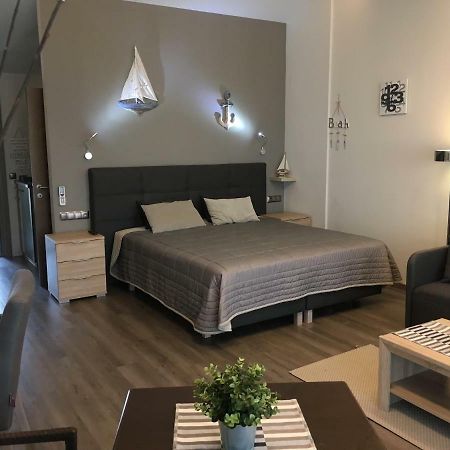 Calypso Lakeside Rooms & Lux Apartments Siofok Ngoại thất bức ảnh