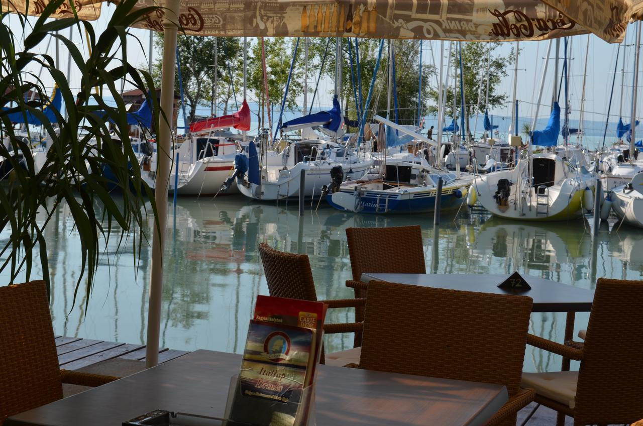 Calypso Lakeside Rooms & Lux Apartments Siofok Ngoại thất bức ảnh