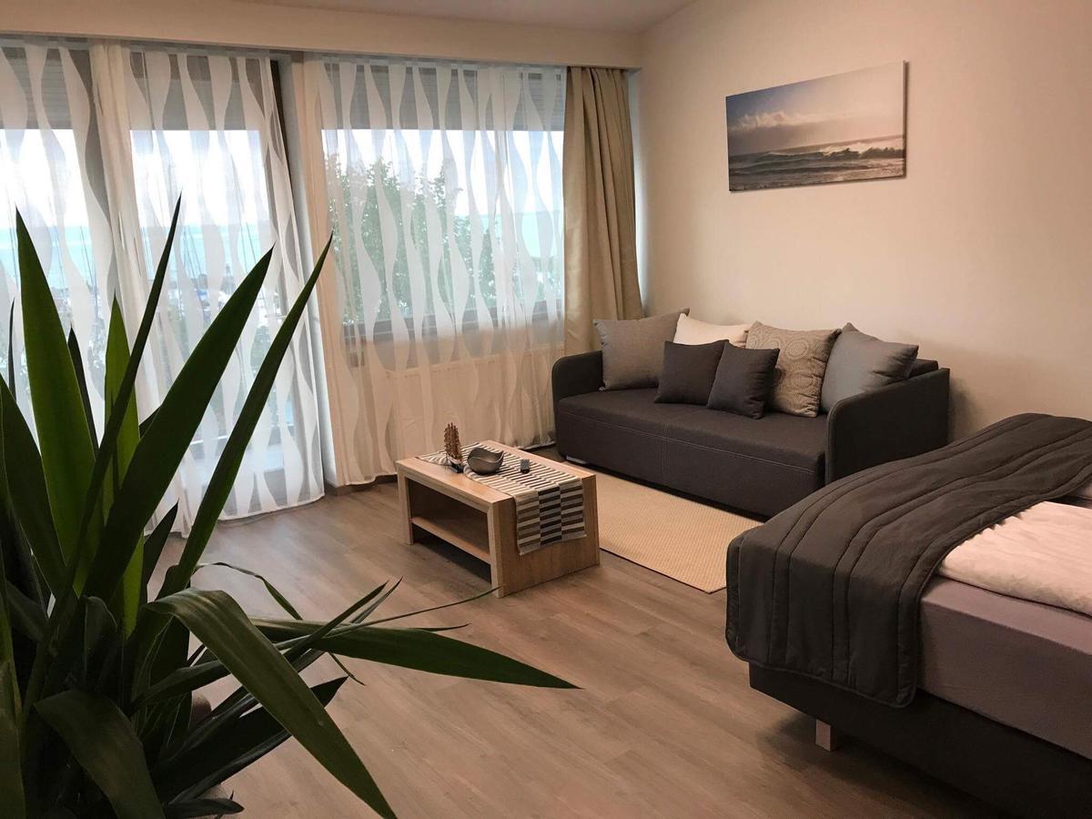 Calypso Lakeside Rooms & Lux Apartments Siofok Ngoại thất bức ảnh