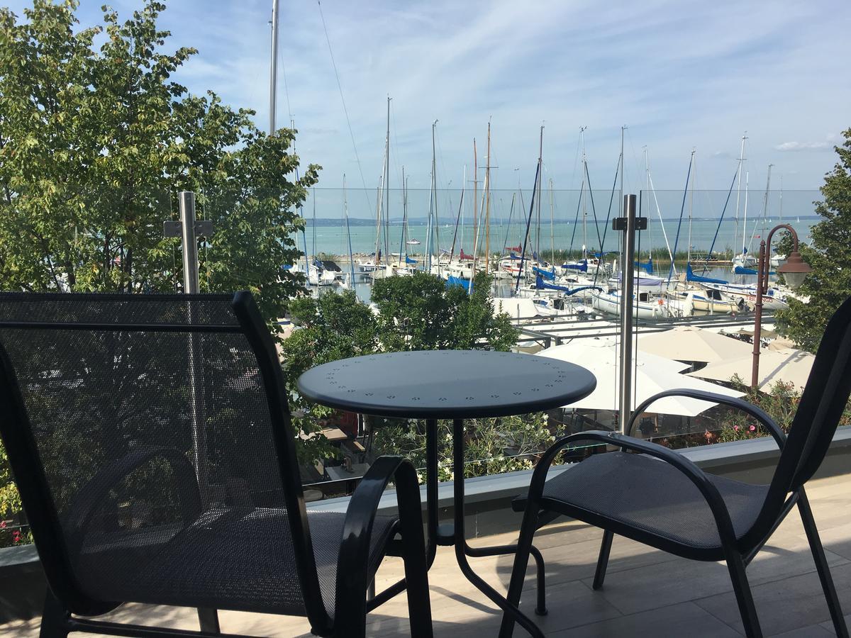 Calypso Lakeside Rooms & Lux Apartments Siofok Ngoại thất bức ảnh