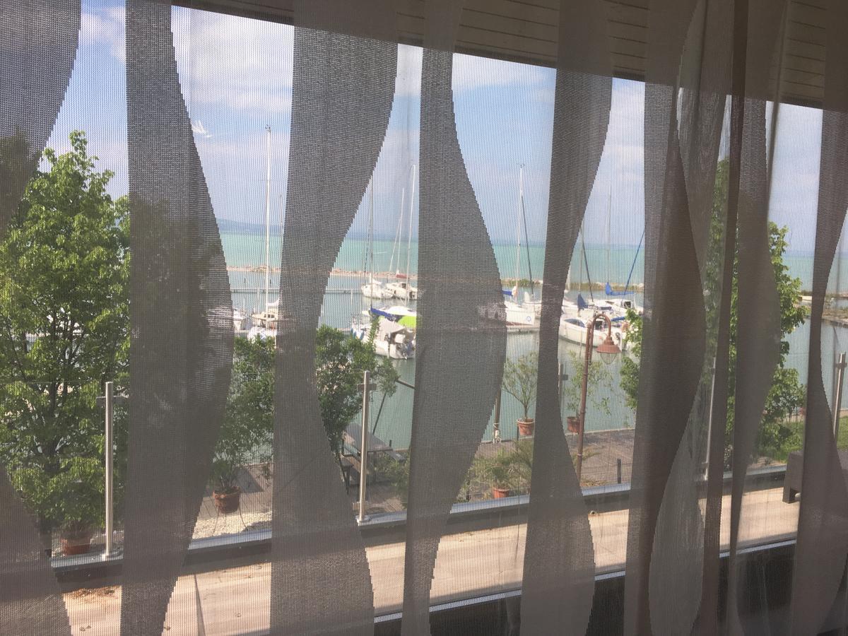 Calypso Lakeside Rooms & Lux Apartments Siofok Ngoại thất bức ảnh