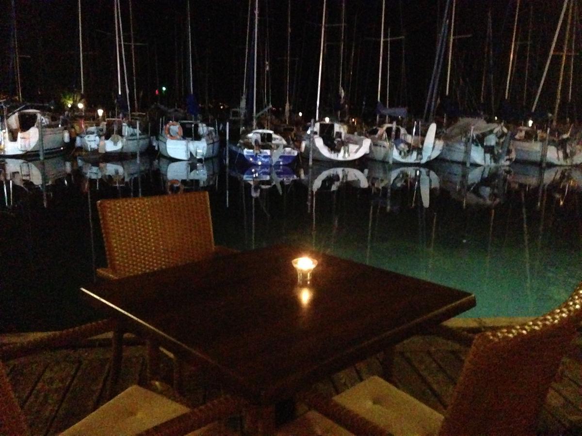 Calypso Lakeside Rooms & Lux Apartments Siofok Ngoại thất bức ảnh
