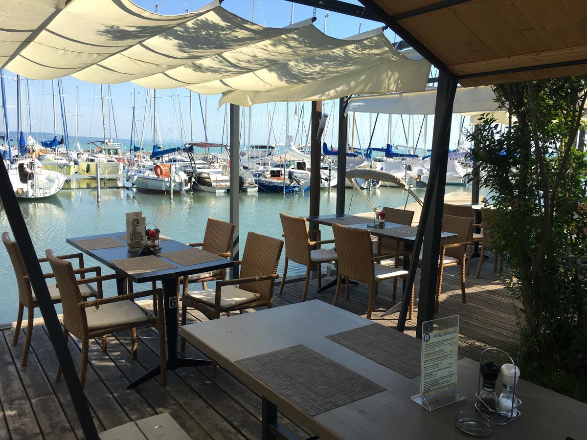 Calypso Lakeside Rooms & Lux Apartments Siofok Ngoại thất bức ảnh