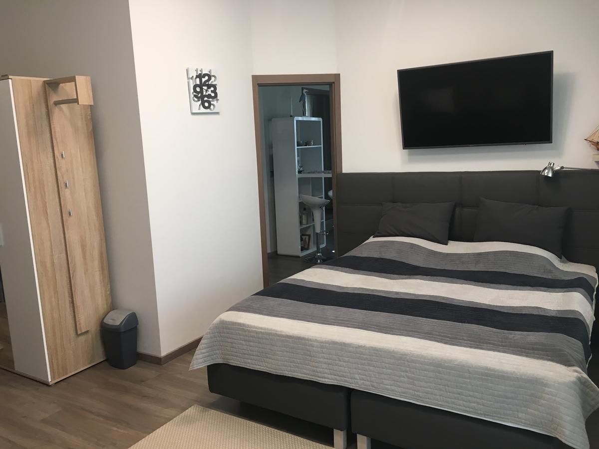 Calypso Lakeside Rooms & Lux Apartments Siofok Ngoại thất bức ảnh