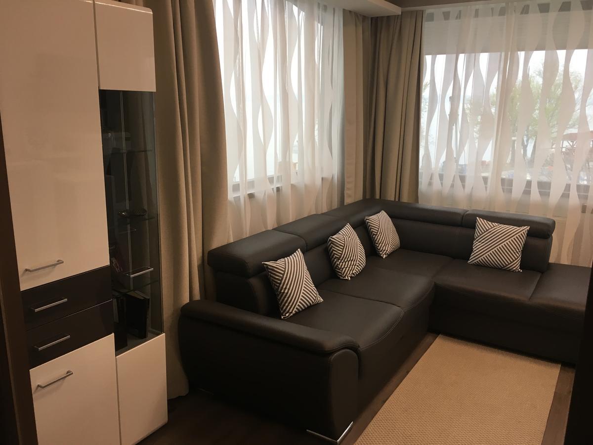 Calypso Lakeside Rooms & Lux Apartments Siofok Ngoại thất bức ảnh