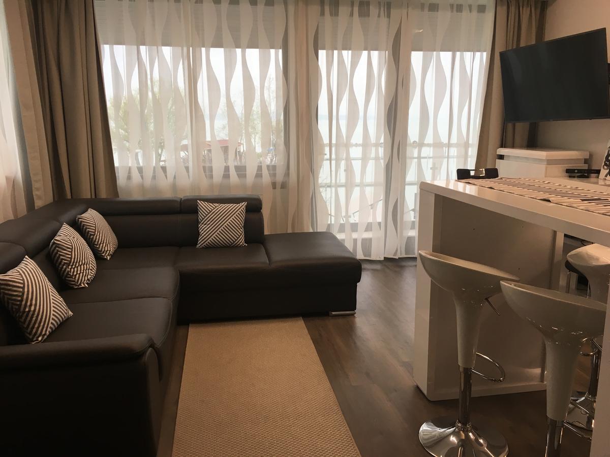 Calypso Lakeside Rooms & Lux Apartments Siofok Ngoại thất bức ảnh