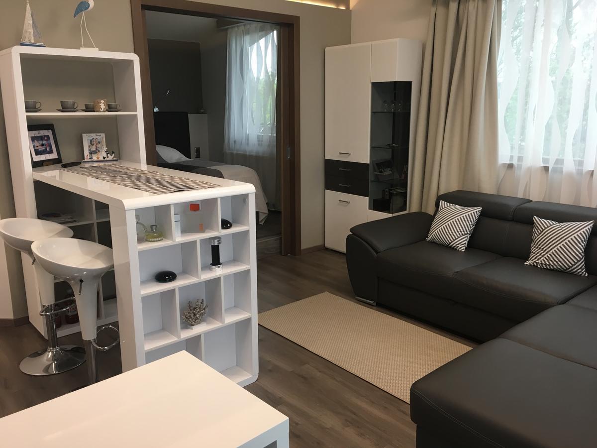 Calypso Lakeside Rooms & Lux Apartments Siofok Ngoại thất bức ảnh