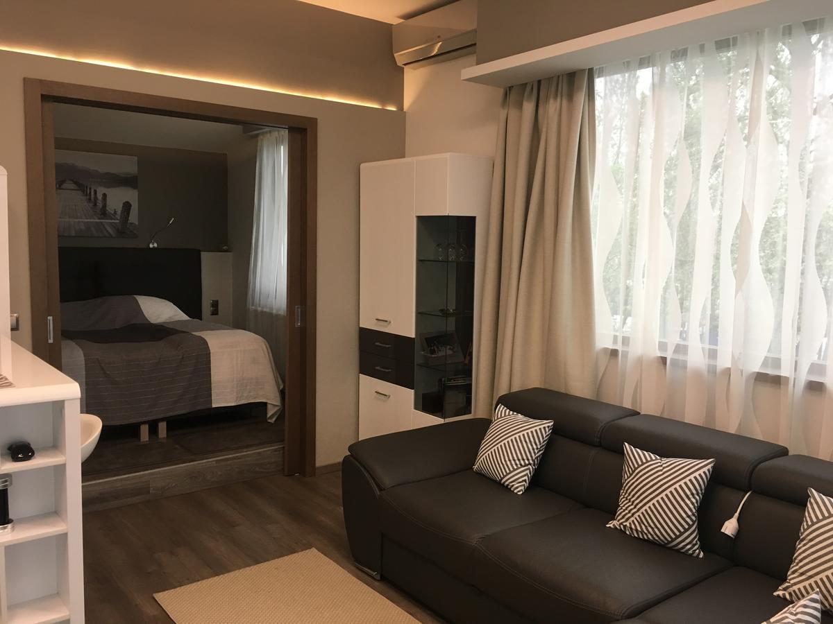 Calypso Lakeside Rooms & Lux Apartments Siofok Ngoại thất bức ảnh