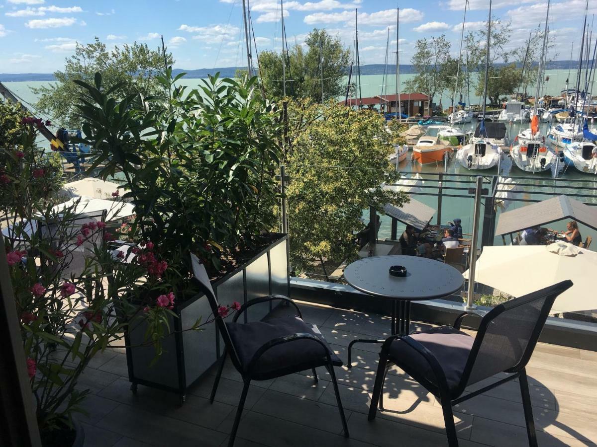 Calypso Lakeside Rooms & Lux Apartments Siofok Ngoại thất bức ảnh