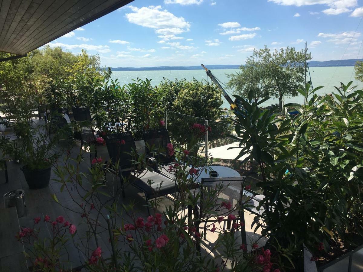 Calypso Lakeside Rooms & Lux Apartments Siofok Ngoại thất bức ảnh