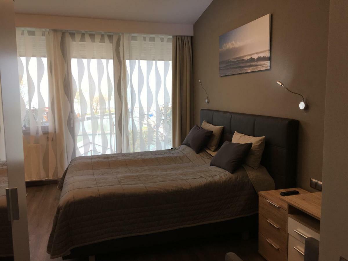 Calypso Lakeside Rooms & Lux Apartments Siofok Ngoại thất bức ảnh