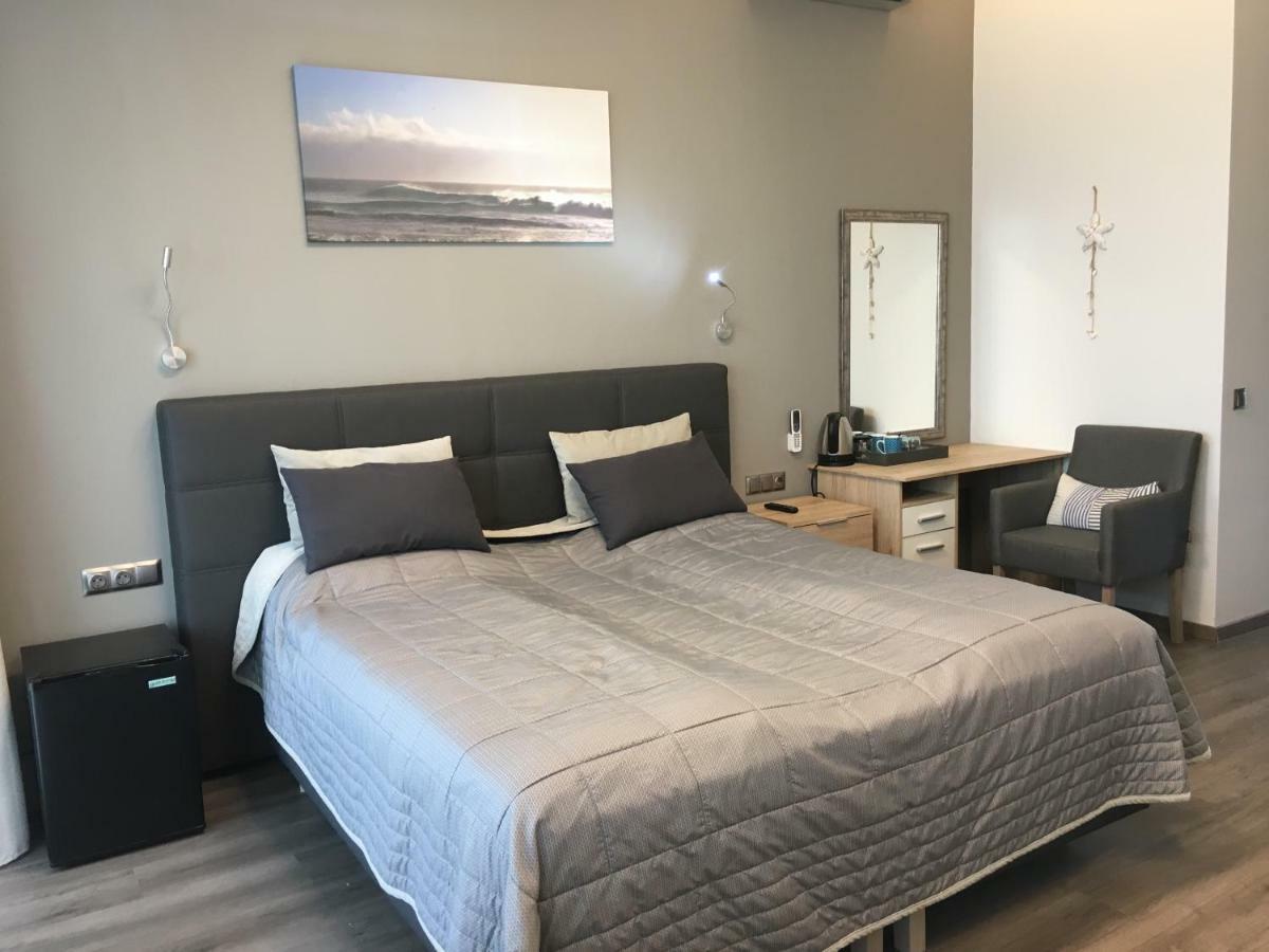 Calypso Lakeside Rooms & Lux Apartments Siofok Ngoại thất bức ảnh